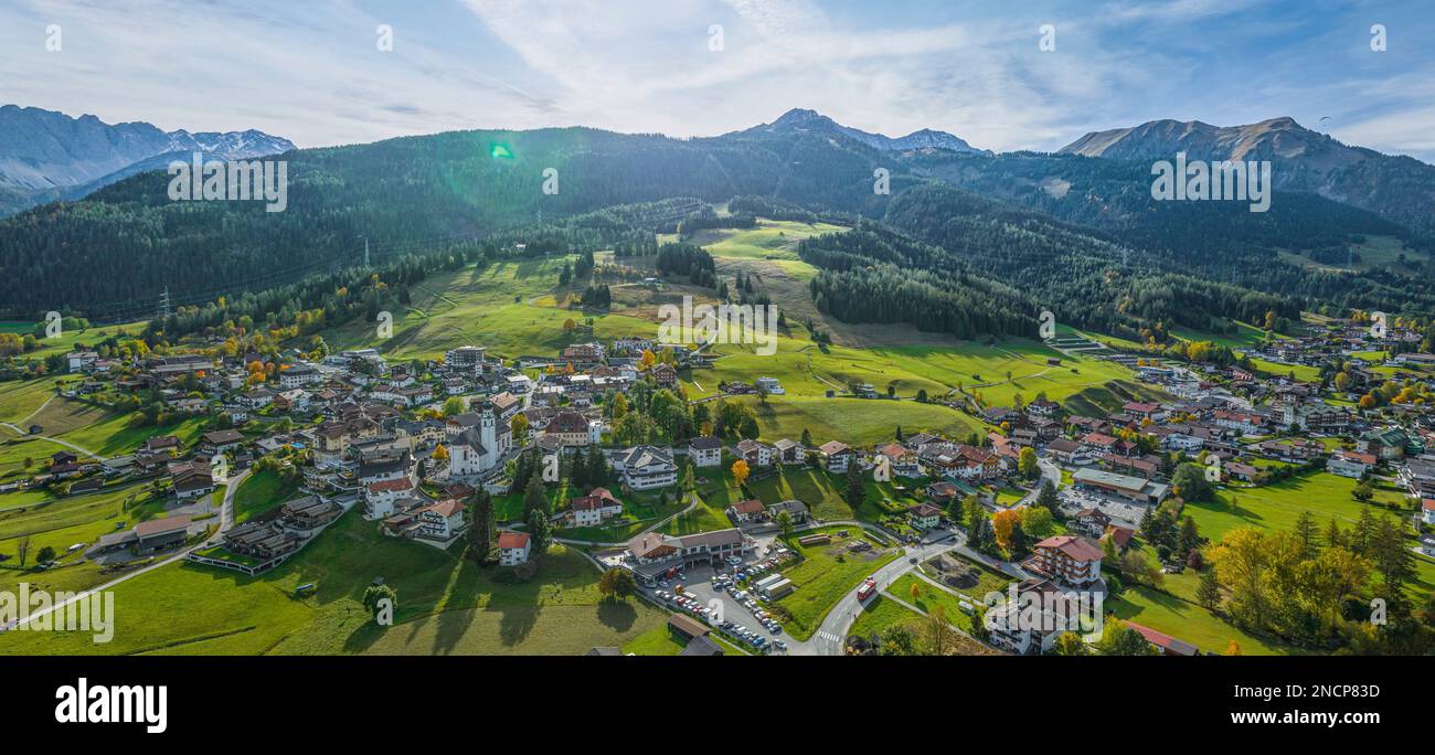 Luftblick auf die wunderschöne Landschaft rund um Lermoos in der Tiroler Zugspitz-Arena Stockfoto
