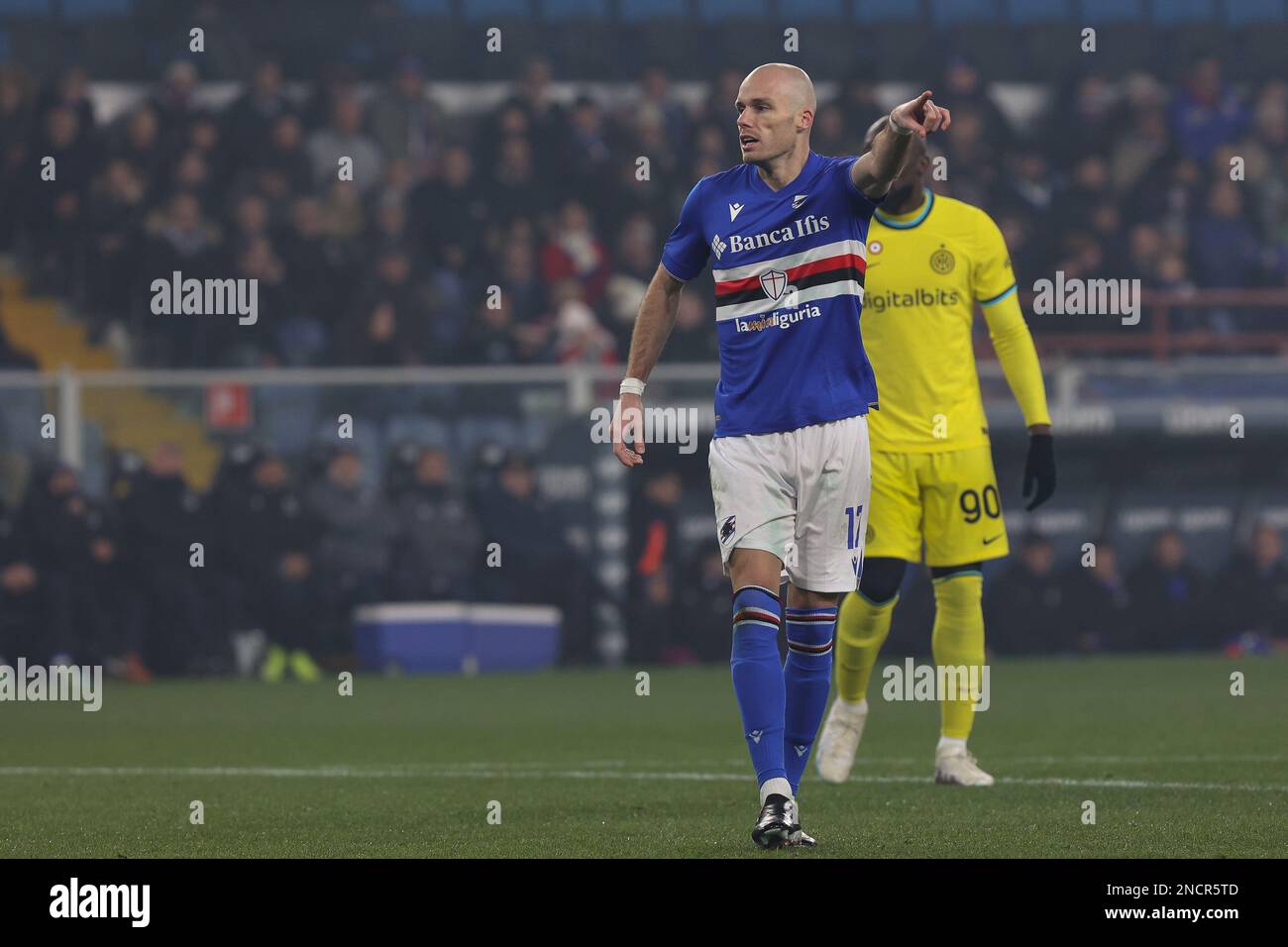 Genua, Italien. 13. Februar 2023. Italien, Genua, 13 2023. februar: Bram Nuytinck (Sampdoria-Verteidiger) gibt in der ersten Hälfte während des Fußballspiels SAMPDORIA gegen FC INTER, Serie A 2022-2023 day22 im Ferraris-Stadion Ratschläge (Bild: © Fabrizio Andrea Bertani/Pacific Press via ZUMA Press Wire) NUR REDAKTIONELLE VERWENDUNG! Nicht für den kommerziellen GEBRAUCH! Stockfoto