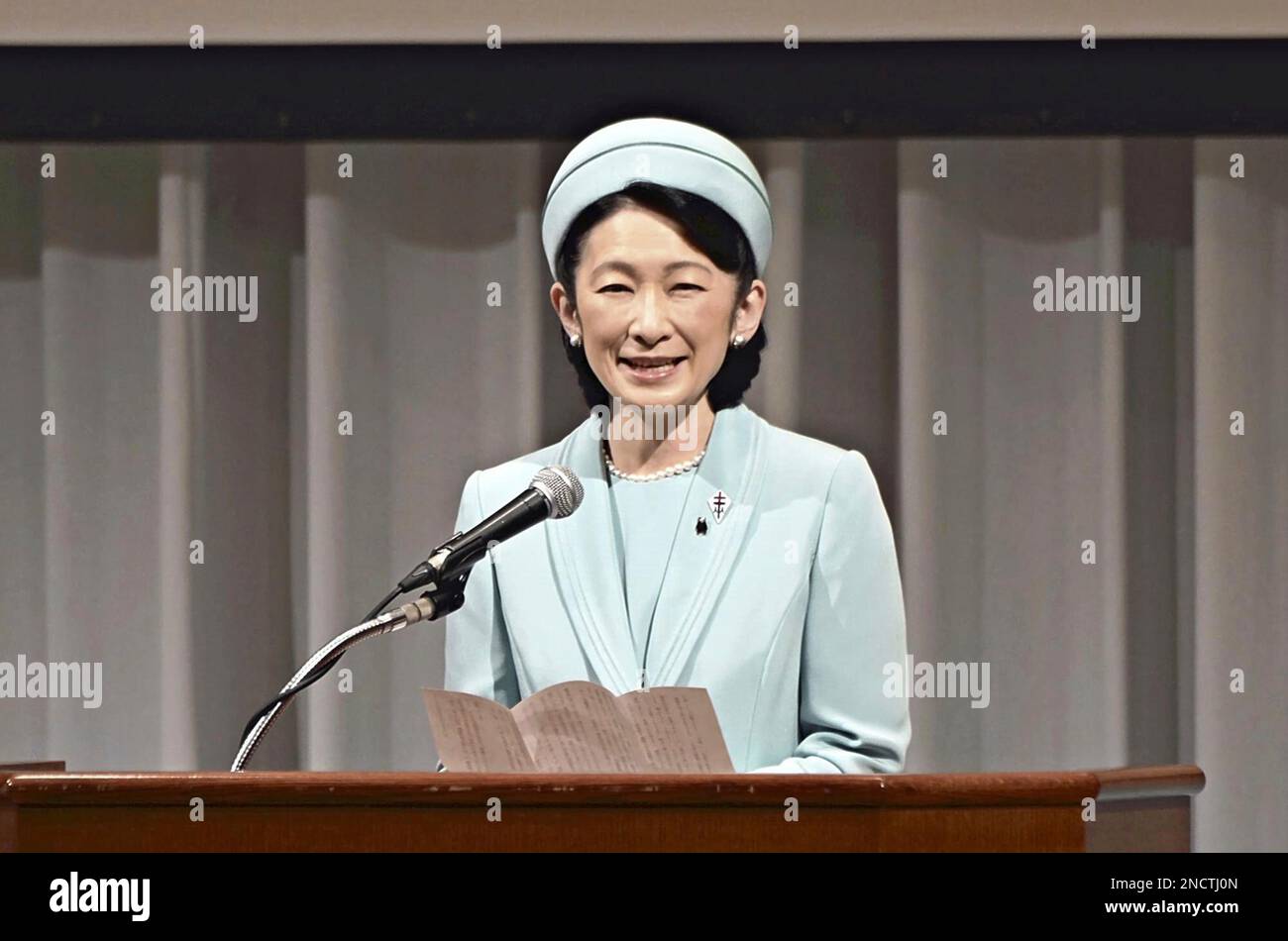 Japanese Crown Princess Kiko makes a speech during the 74th Japan Anti-Tuberculosis Association (JATA) National Congress in Kumamoto Prefecture on Feb. 15, 2023. ( The Yomiuri Shimbun via AP Images ) Stockfoto