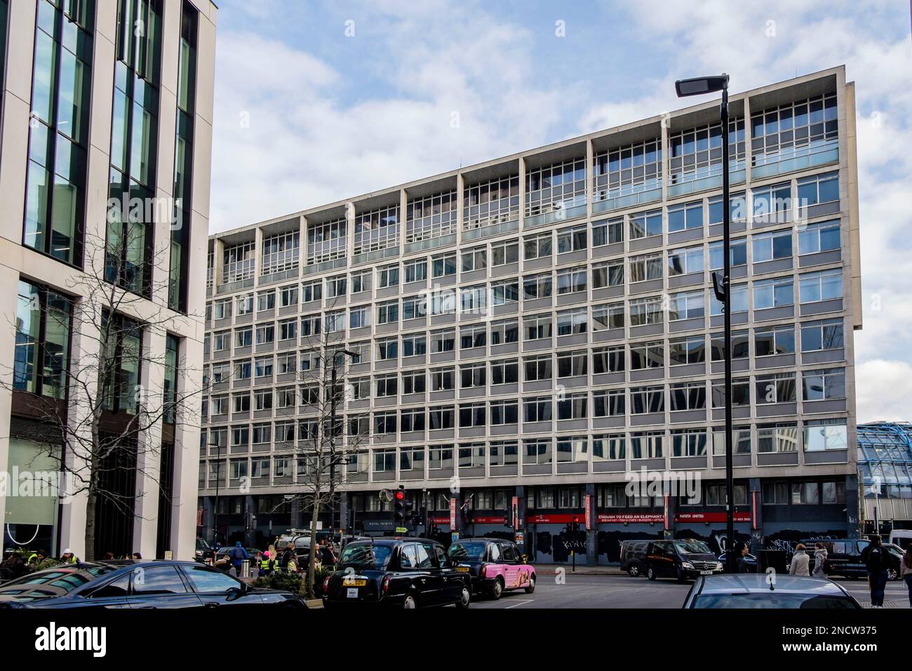 Elizabeth House, ein Bürogebäude aus dem Jahr 1960er in der York Road neben der Waterloo Station, das für den Abriss und die Sanierung des Standorts geplant ist. Nach London. UK Stockfoto