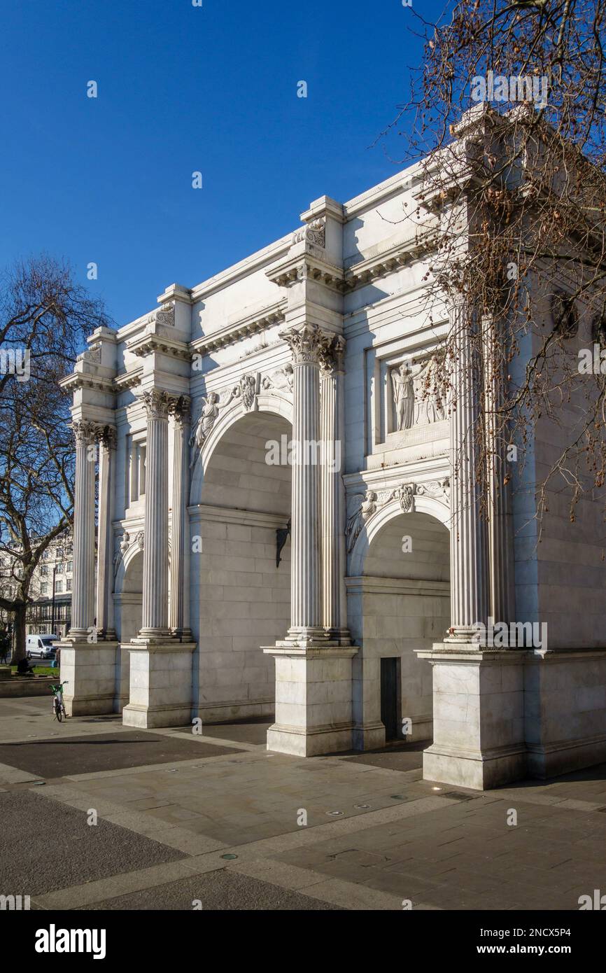 Der Marble Arch, London, wurde 1827 von John Nash als Teil des Buckingham Palace erbaut und 1851 an die Kreuzung von Oxford Street und Park Lane verlegt Stockfoto