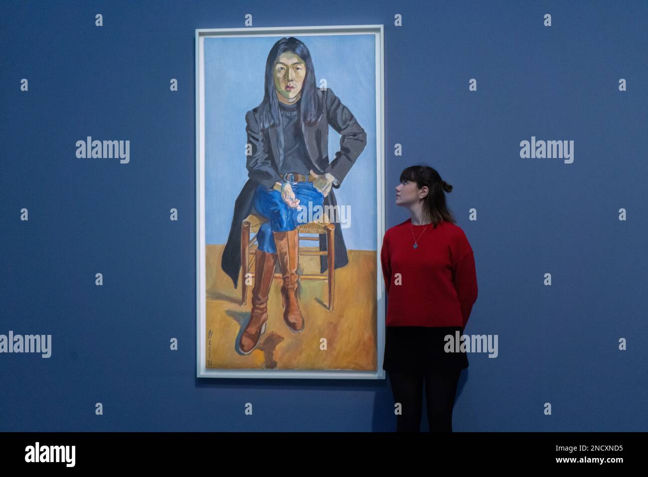 London, Großbritannien. 15. Februar 2023 Motiv: Alice Neel, Ron Kajiwara, 1971. In der Barbican Art Gallery der amerikanischen Künstlerin Alice Neel (1900-1984) Hot Off the Griddle, der bisher größten Ausstellung Großbritanniens, deren lebendige Porträts den sich wandelnden sozialen und politischen Kontext des amerikanischen 20. Jahrhunderts einfangen, könnt ihr euch einen Vorgeschmack auf die Ausstellung verschaffen. Die Ausstellung findet vom 16. Februar bis zum 21. Mai 2023 statt. Kredit: amer Ghazzal/Alamy Live News Stockfoto