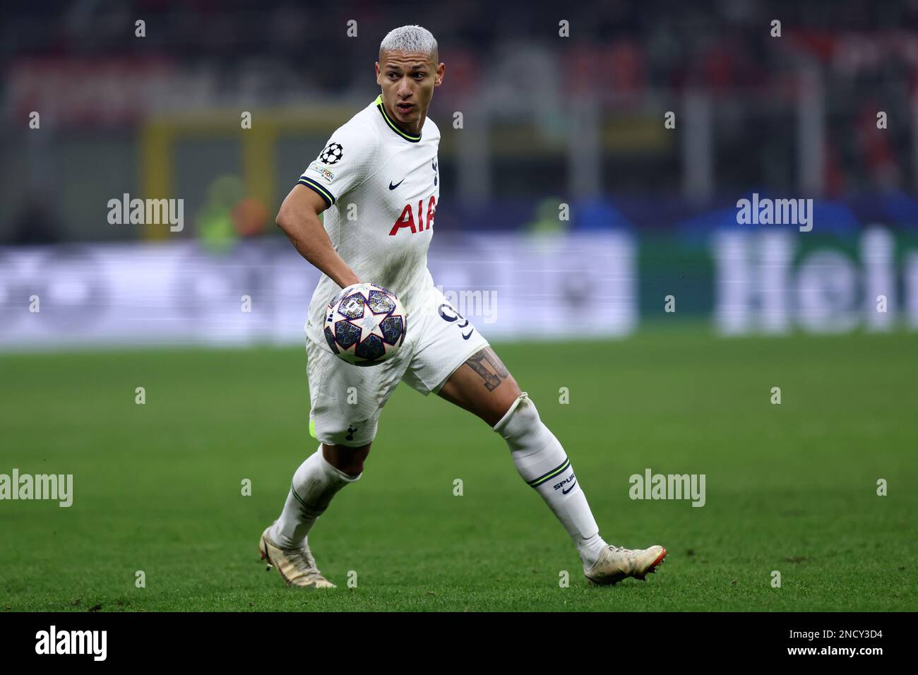 Richarlison de Andrade vom Tottenham Hotspur FC in Aktion während der UEFA Champions League-Runde des ersten Spiels 16 zwischen AC Mailand und Tottenham Hotspur am Giuseppe Meazza Stadium am 14. Februar 2023 in Mailand, Italien. Stockfoto