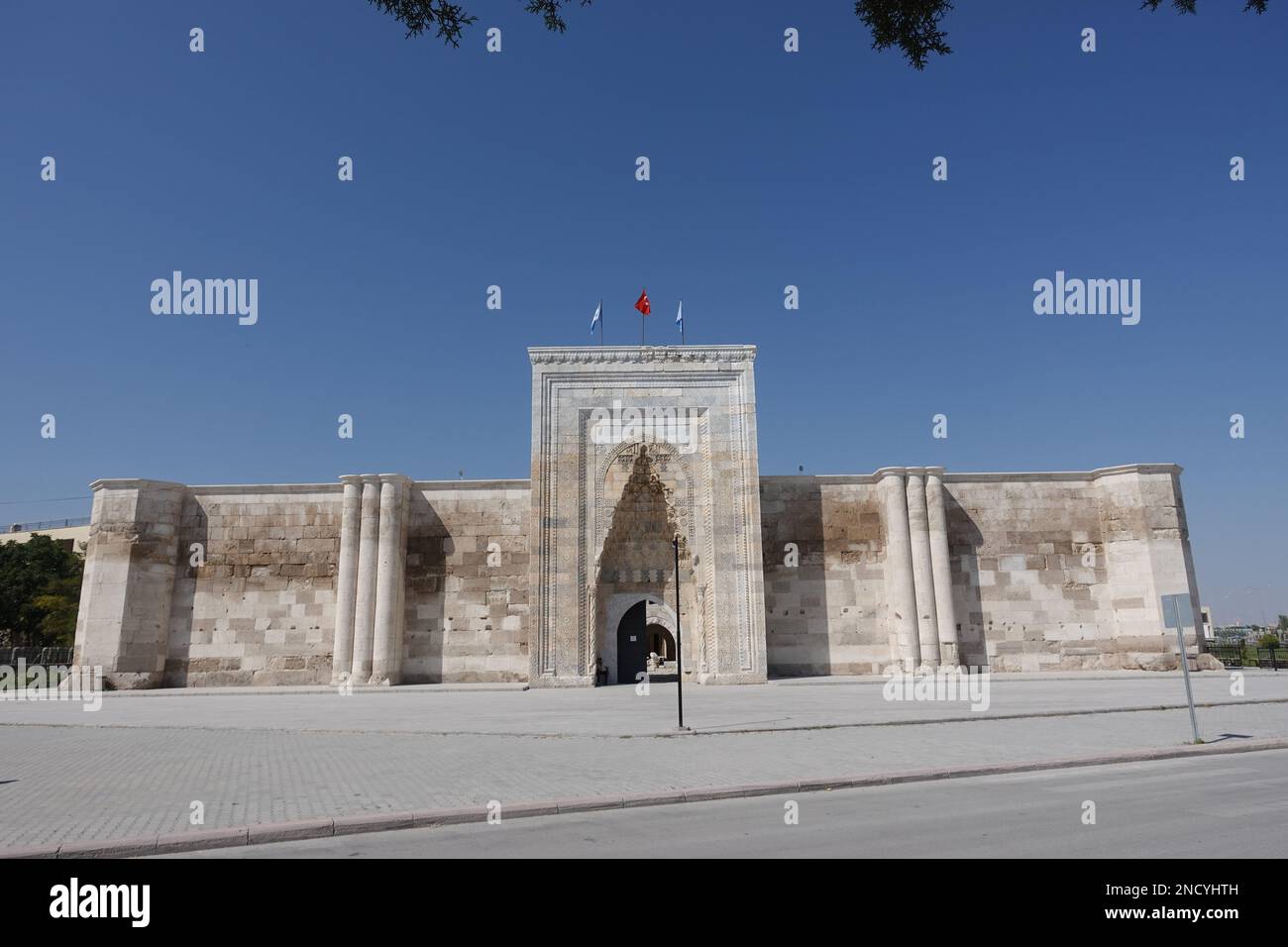 Eingangstor vor Sultanhani Caravanseri Stockfoto