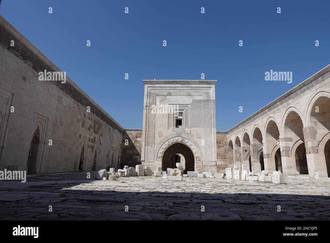 Im Innenhof von Sultanhani Caravanseri, einem Wohnwagenstop an der alten Seidenstraße, Türkei Stockfoto