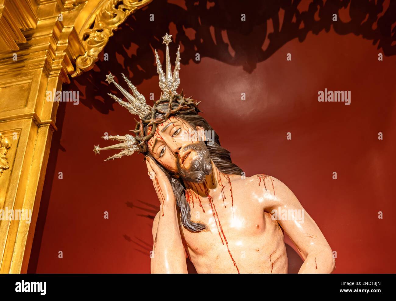 Bild des Christus der Demut und Geduld aus dem 17. Jahrhundert, begleitet von Bildern von San Antonio und San Telmo in der Kapelle der Ma Stockfoto