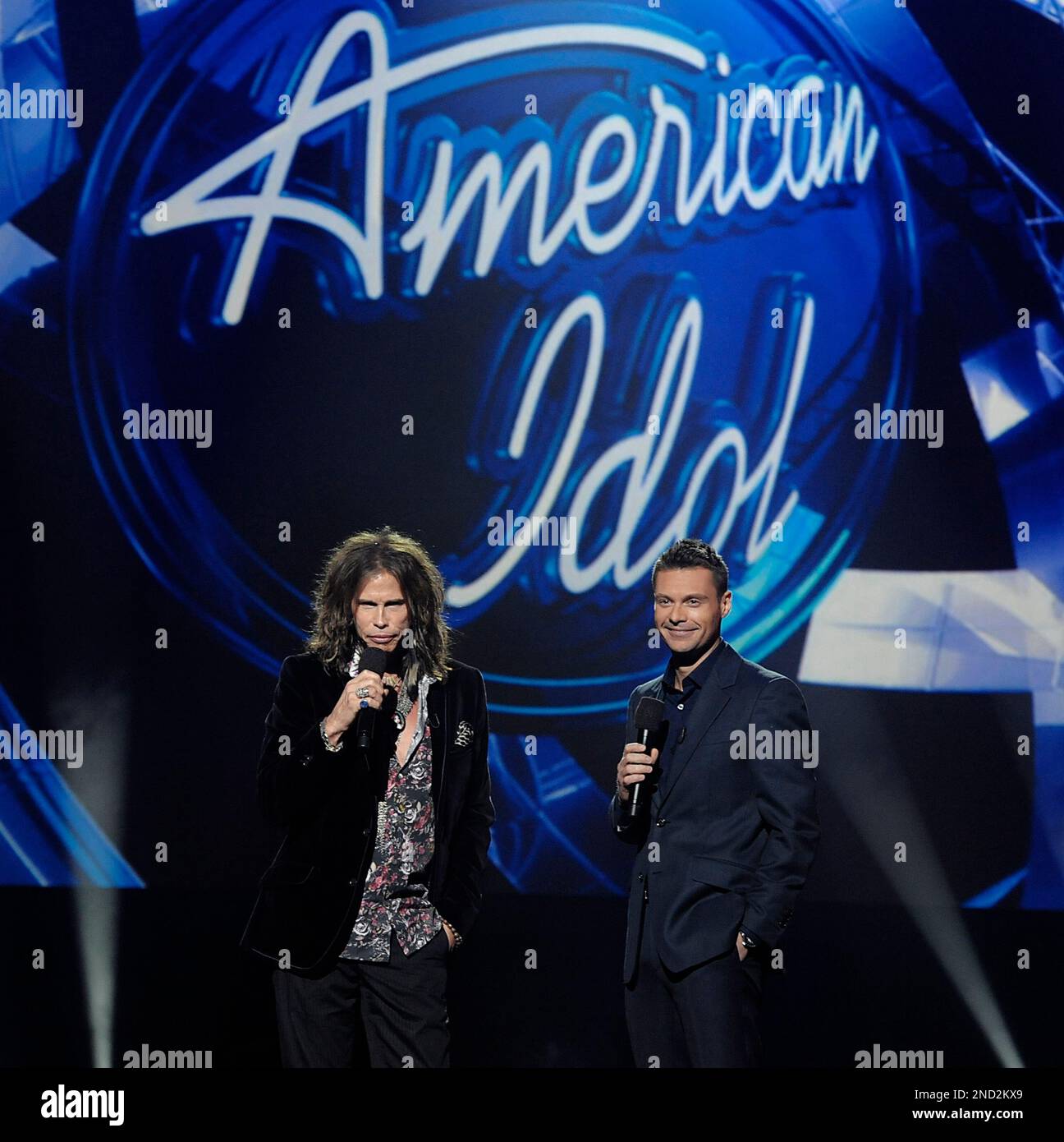 Singer Steven Tyler, left, and television personality Ryan Seacrest at the American Idol Season Ten judge announcement in Inglewood, Calif. on Wednesday, Sept. 22, 2010. (AP Photo/Dan Steinberg) Stockfoto