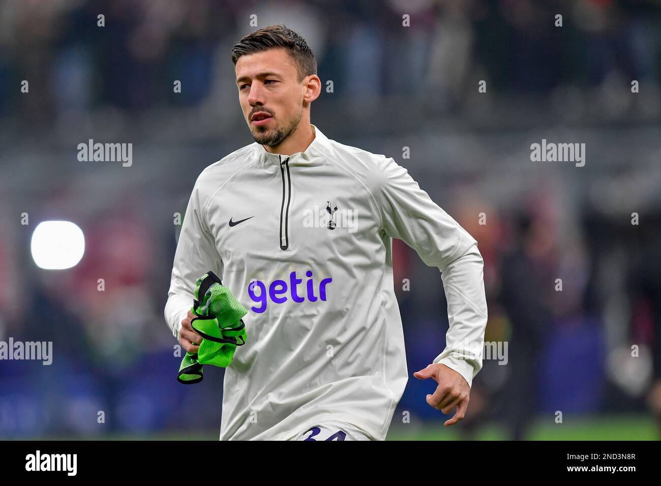 Mailand, Italien. 14. Februar 2023. Clement Lenglet von Tottenham Hotspur bereitet sich vor dem Spiel der UEFA Champions League zwischen AC Milan und Tottenham Hotspur in San Siro in Mailand auf. (Foto: Gonzales Photo/Alamy Live News Stockfoto