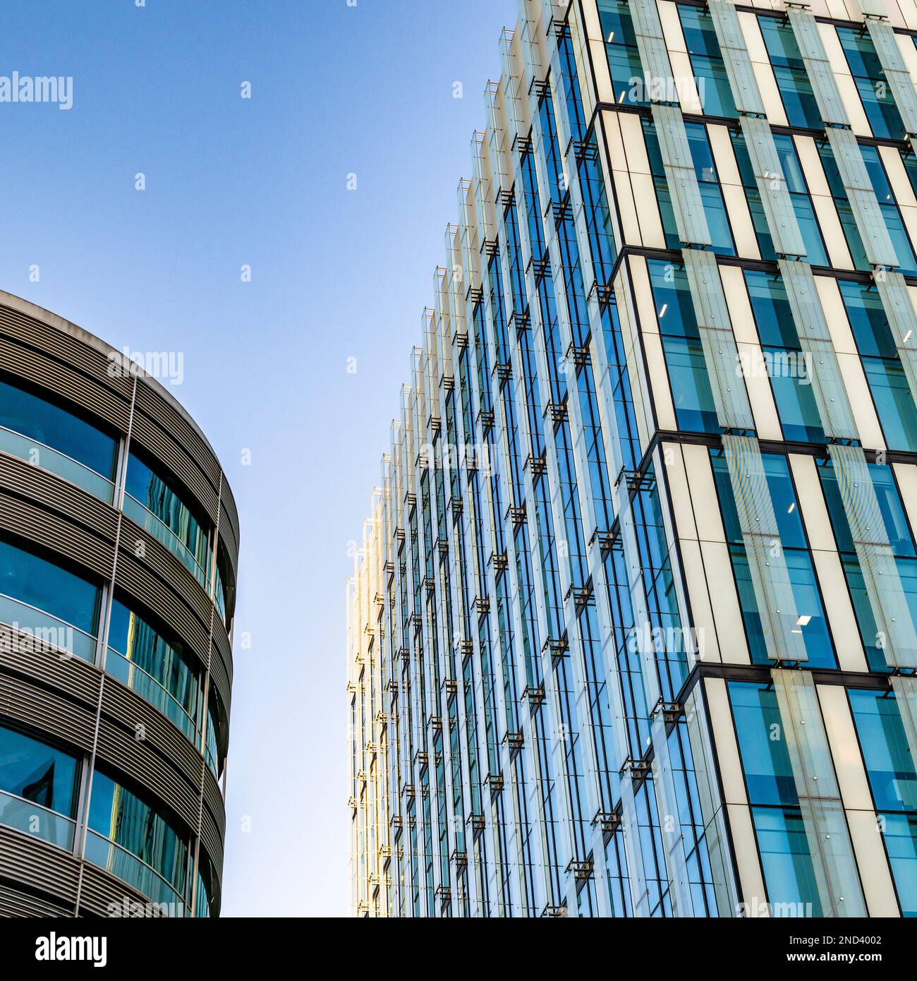 Moderne gemischte Architekturstile der Büro- und Apartmentblöcke in der Gegend Spinningfields von Manchester. UK Stockfoto