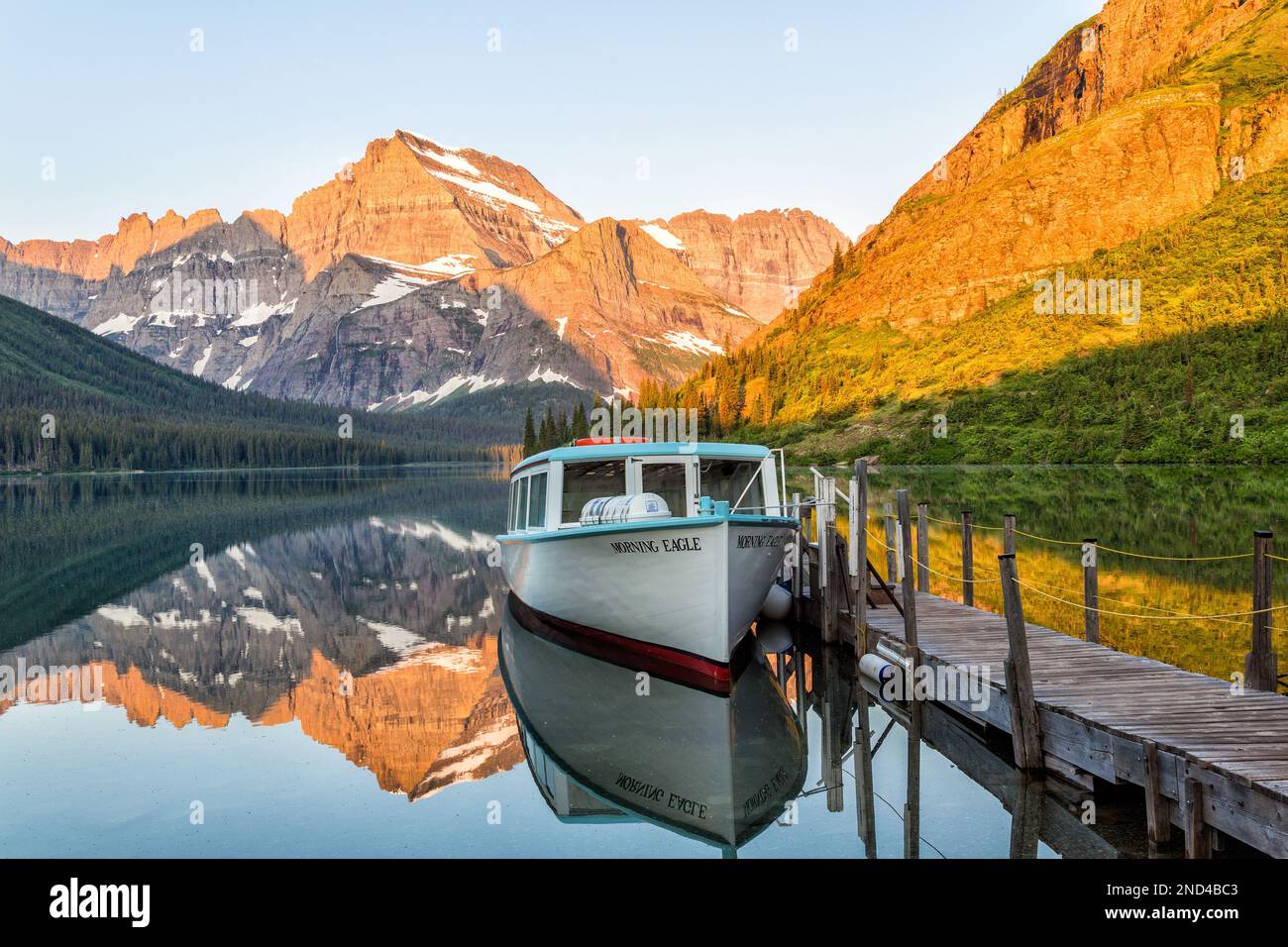 Tourboot am Josephine Lake, Glacier-Nationalpark, Montana, USA Stockfoto