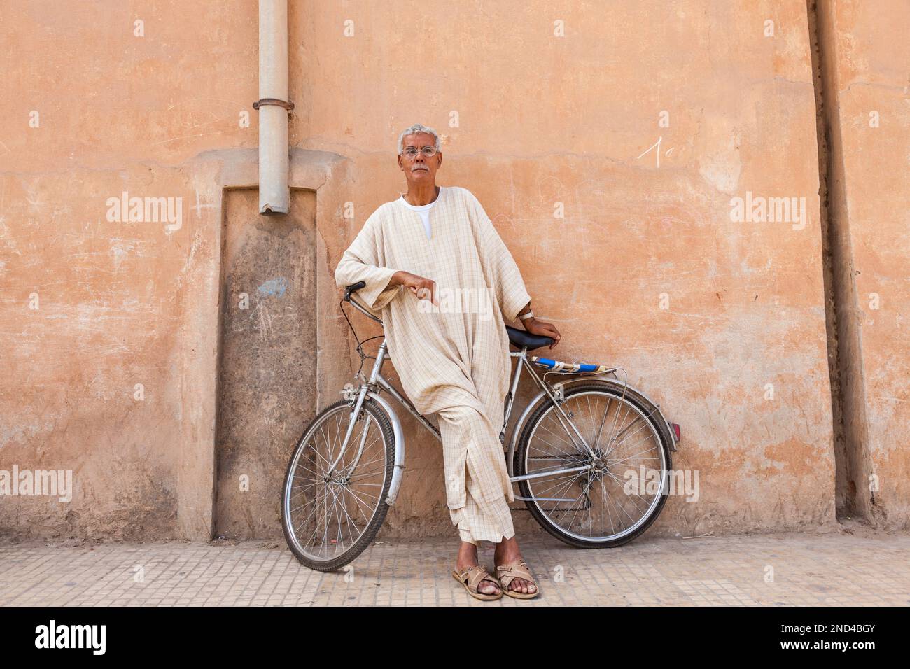 Mann mit Fahrrad, Taroudant, Marokko Stockfoto