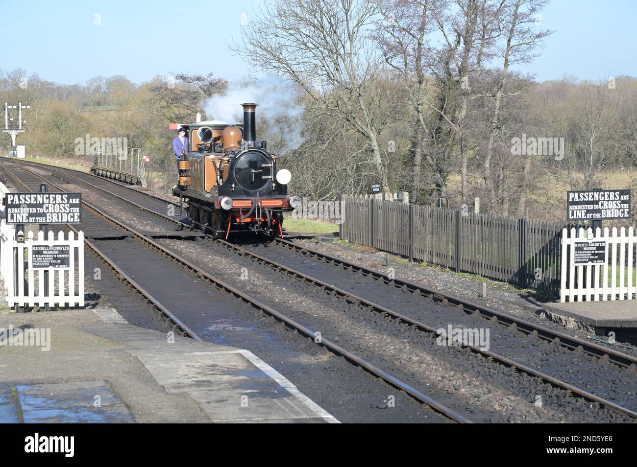 Fenchurch bewegt sich um den Bahnhof Sheffield Park. Stockfoto