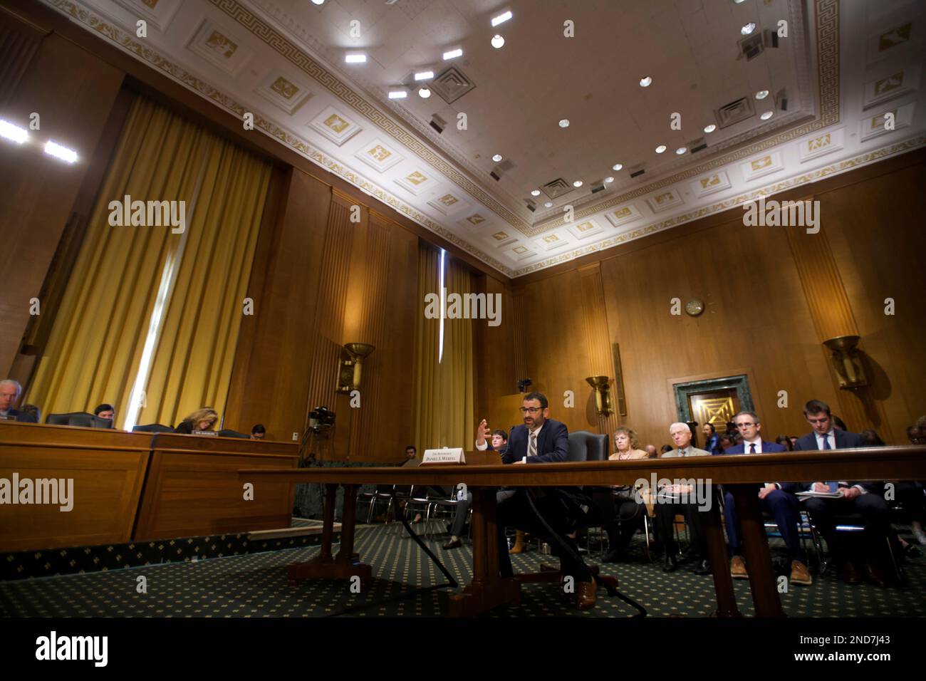 Daniel I.. Werfel sagt vor der Anhörung des US-Finanzausschusses aus, in der er seine Nominierung als Commissioner of the Internal Revenue Service (IRS), Department of the Treasury, am Capitol Hill in Washington, DC, am Mittwoch, den 15. Februar 2023, prüft. Kredit: Rod Lamkey/CNP Stockfoto