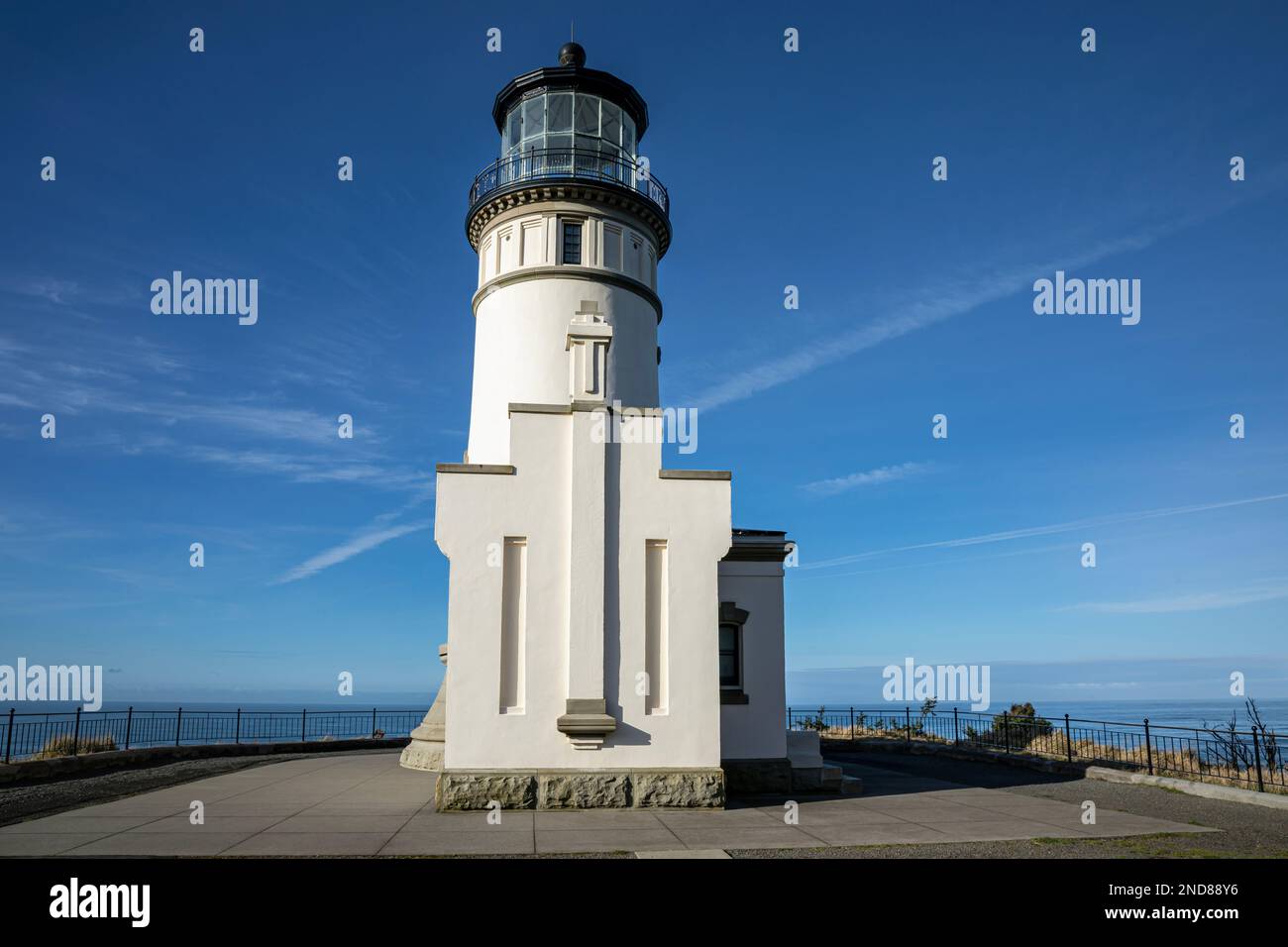 WA23016-00...WASHINGTON - North Head Lighthouse mit Blick auf den Pazifik vom Cape Disappointment State Park. Stockfoto