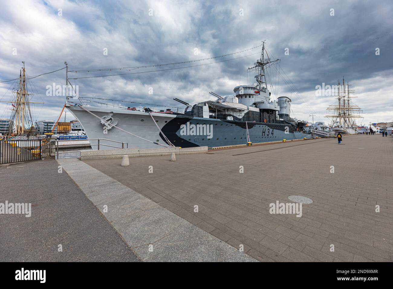 Gdynia, Polen - April 2022: "ORP Blyskawica", der älteste noch lebende Veteran des Zerstörers des Zweiten Weltkriegs, das einzige Kampfschiff, das im Hafen vor Anker liegt Stockfoto