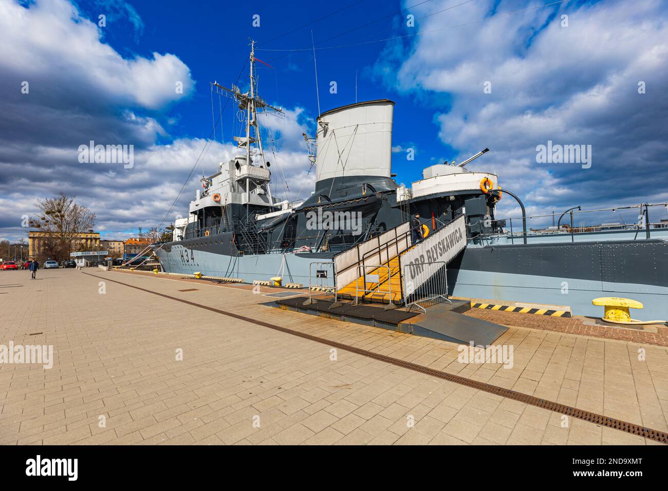 Gdynia, Polen - April 2022: "ORP Blyskawica", der älteste noch lebende Veteran des Zerstörers des Zweiten Weltkriegs, das einzige Kampfschiff, das im Hafen vor Anker liegt Stockfoto