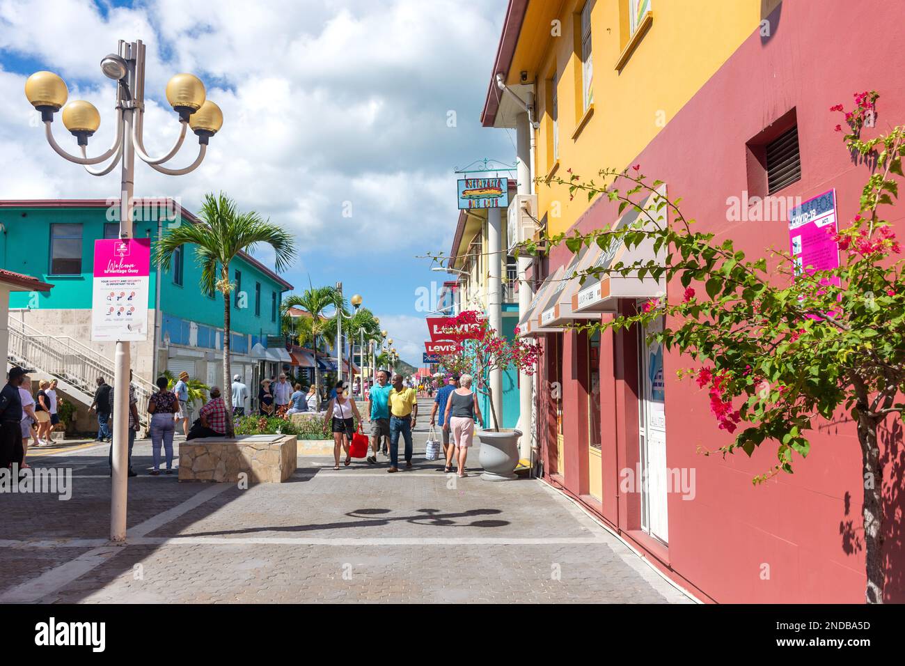 Heritage Quay Open-Air-Einkaufszentrum, St. John's, Antigua, Antigua und Barbuda, Kleine Antillen, Karibik Stockfoto