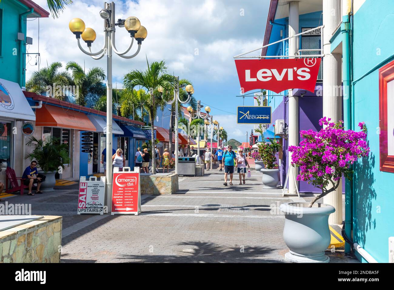 Heritage Quay Open-Air-Einkaufszentrum, St. John's, Antigua, Antigua und Barbuda, Kleine Antillen, Karibik Stockfoto