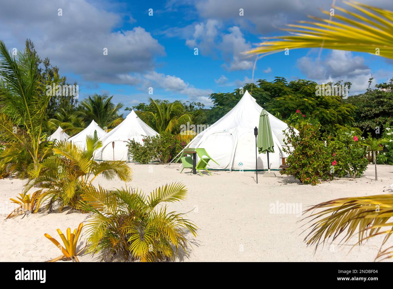 Wild Lotus Camp, Valley Church Beach, St. Marys, Antigua, Antigua und Barbuda, Kleine Antillen, Karibik Stockfoto