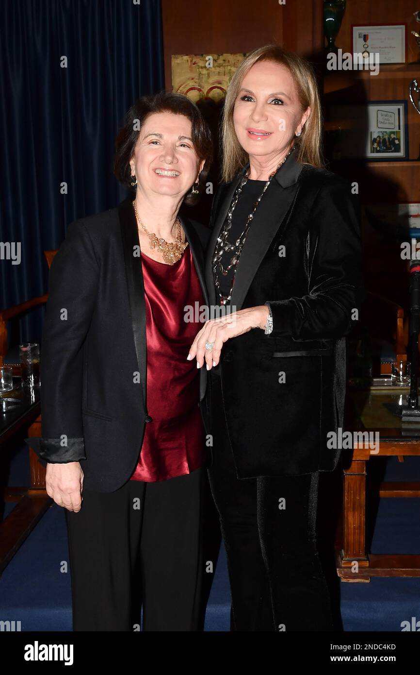 Rom, Italien. 15. Februar 2023. Rom : Aniene Circle . Bücherpräsentationen, die gut für das Herz sind. Auf dem Foto: Rosanna Lambertucci, Ministerin Eugenio Maria Roccella Credit: Independent Photo Agency/Alamy Live News Stockfoto