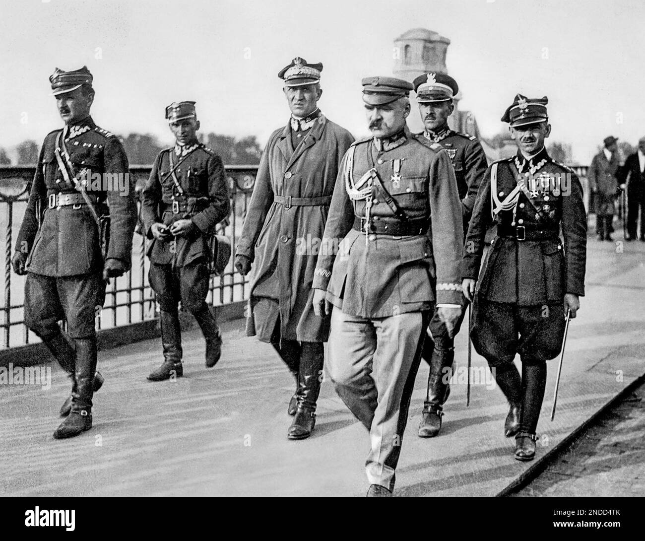 Józef Piłsudski (1887-1935) polnischer Staatsmann auf der Poniatowski-Brücke in Warschau kurz nach seinem Putsch vom Mai 1926 Stockfoto