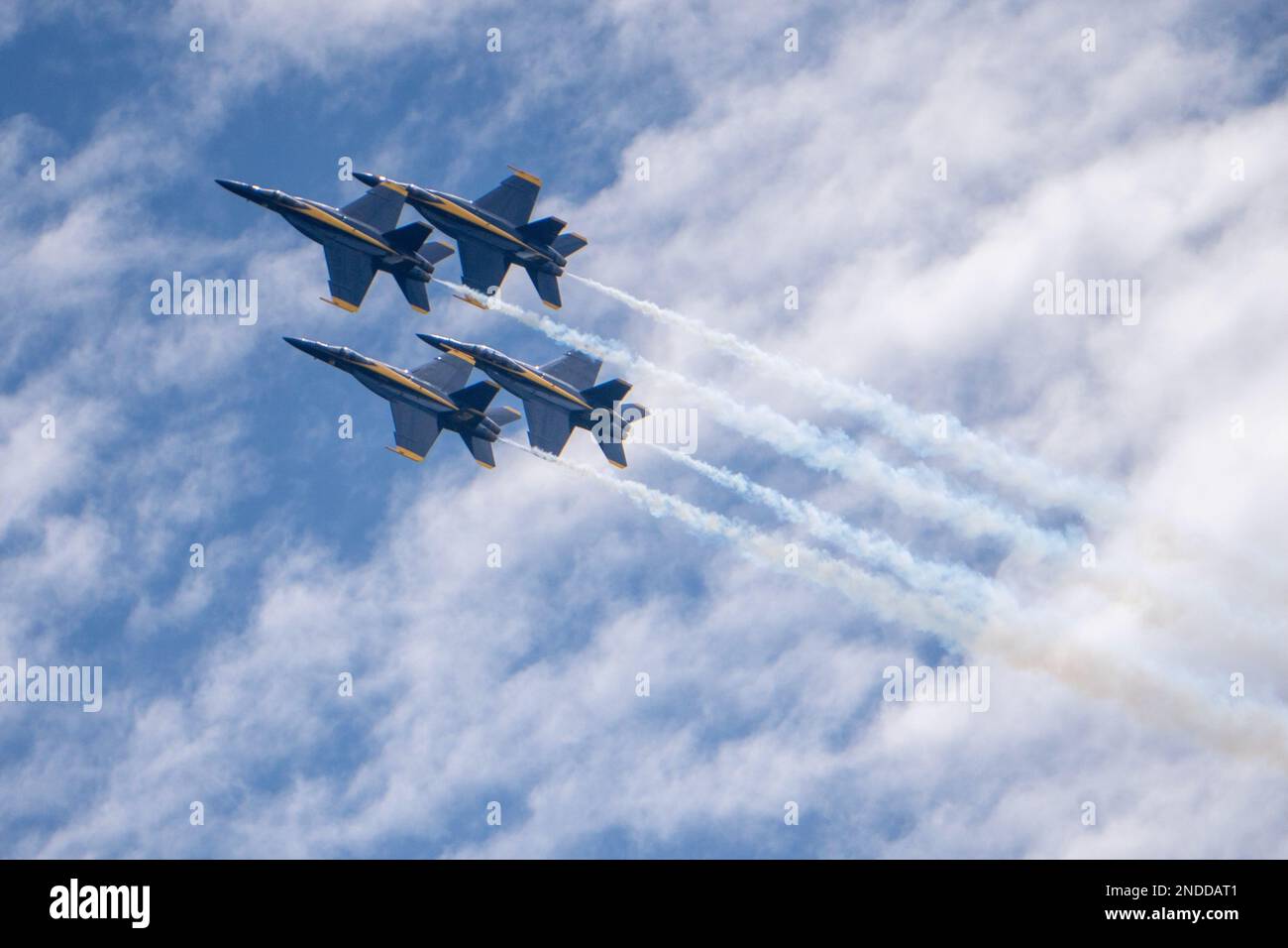 US Navy Blue Angels Demonstrationsteam tritt über dem Golf von Mexiko auf. Stockfoto