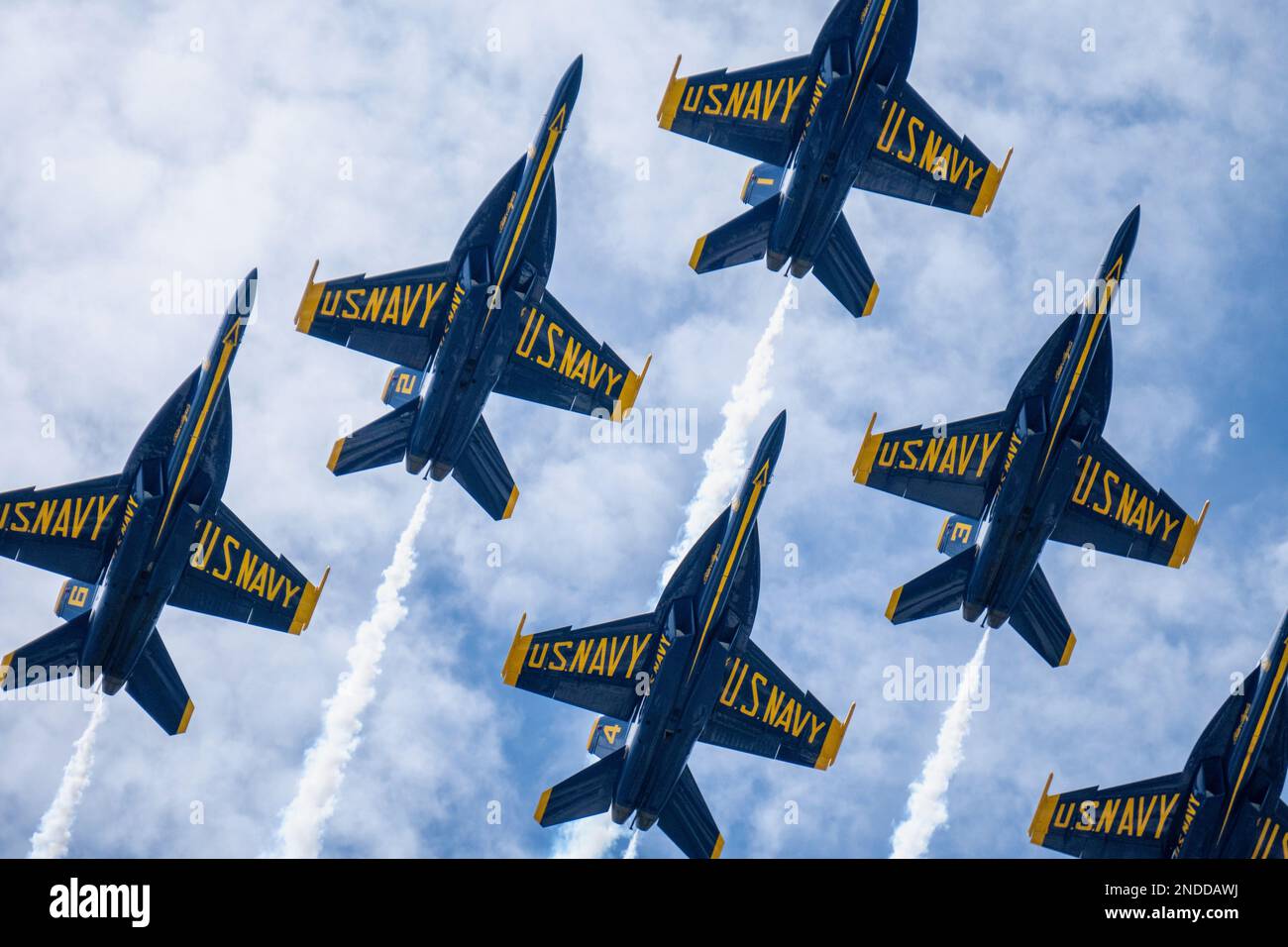 US Navy Blue Angels Demonstrationsteam tritt über dem Golf von Mexiko auf. Stockfoto