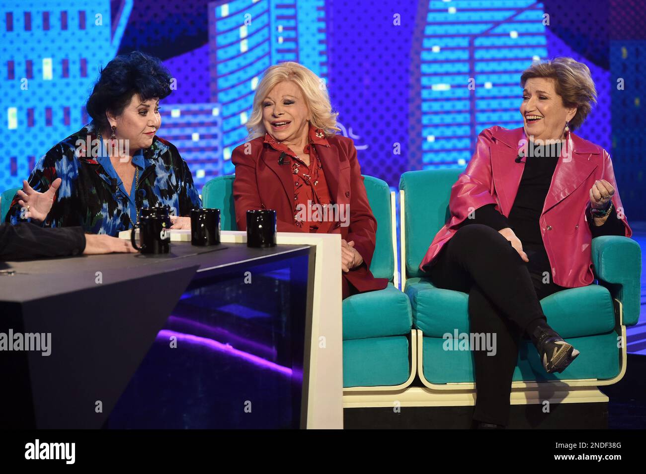 Mailand, Italien. 15. Februar 2023. Mailand, TV-Show „Tonight there is Cattelan“, Rai 2 - Sandra Milo, Mara Maionchi, Marisa Laurito Kredit: Independent Photo Agency/Alamy Live News Stockfoto