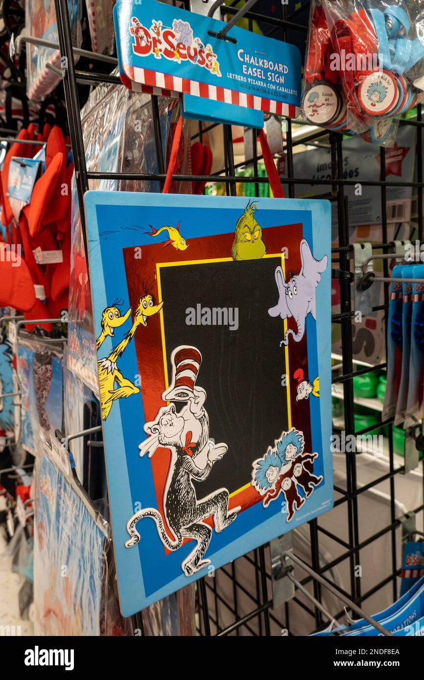 Party City ist ein Weihnachtsdekorationsladen in der W. 34. St. in Midtown Manhattan, 2023, New York City, USA Stockfoto