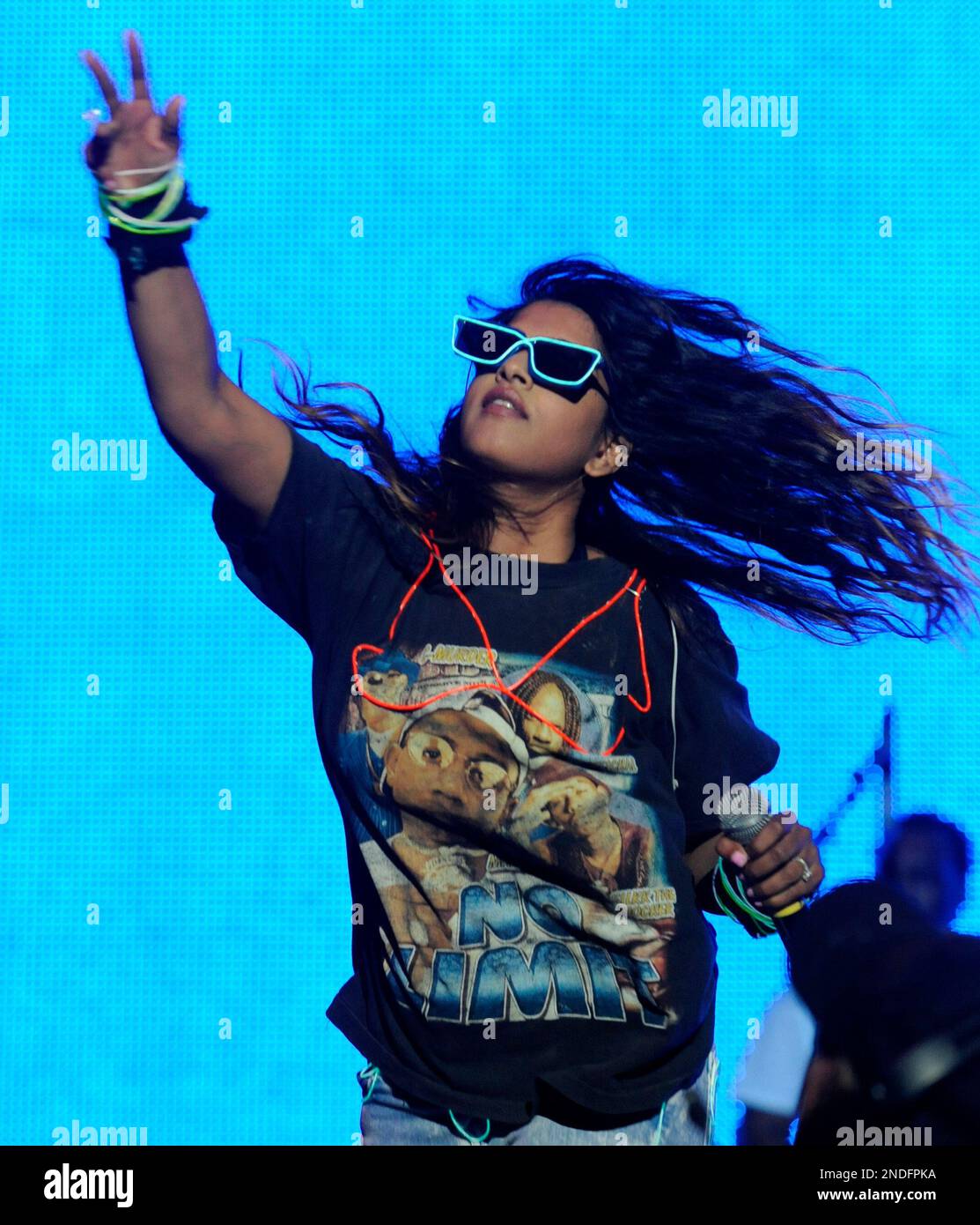 **FILE** M.I.A. performs during the second day of the Coachella Valley Music & Arts Festival in Indio, Calif., Saturday, April 18, 2009. (apn Photo/Chris Pizzello) **zu RP Splitter** Stockfoto