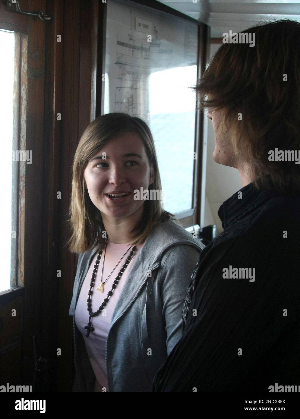 Abby Sunderland, 16, left, reunite with her brother Zac Sunderland