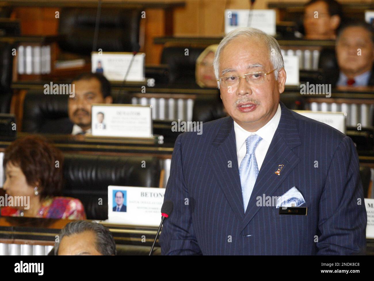 Malaysian Prime Minister Najib Razak presents the Tenth Malaysia Plan at the Parliament House in Kuala Lumpur, Malaysia, Thursday, June 10, 2010. (AP Photo/Lai Seng Sin) Stockfoto