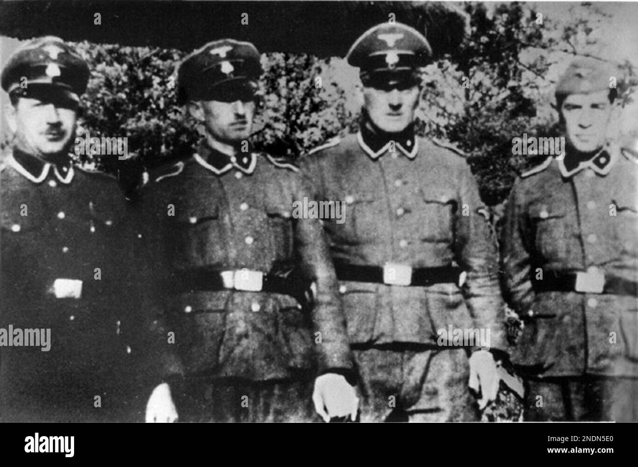 Mitglieder der Totenkopfverbände aus dem Vernichtungslager Treblinka (von links): Paul Bredow, Willi Mentz, Max Möller und Josef Hirtreiter. Die Totenkopf-Wachen waren eine separate Einheit innerhalb der SS und für den Betrieb der Konzentrations- und Vernichtungslager verantwortlich. Sie zeichnen sich durch das Totenkopfzeichen auf ihrem Revers aus. Die 3. SS-Panzer-Division trug den Namen Totenkopf, war aber eine Kampfeinheit, die nicht an der Verwaltung der Lager beteiligt war. Stockfoto