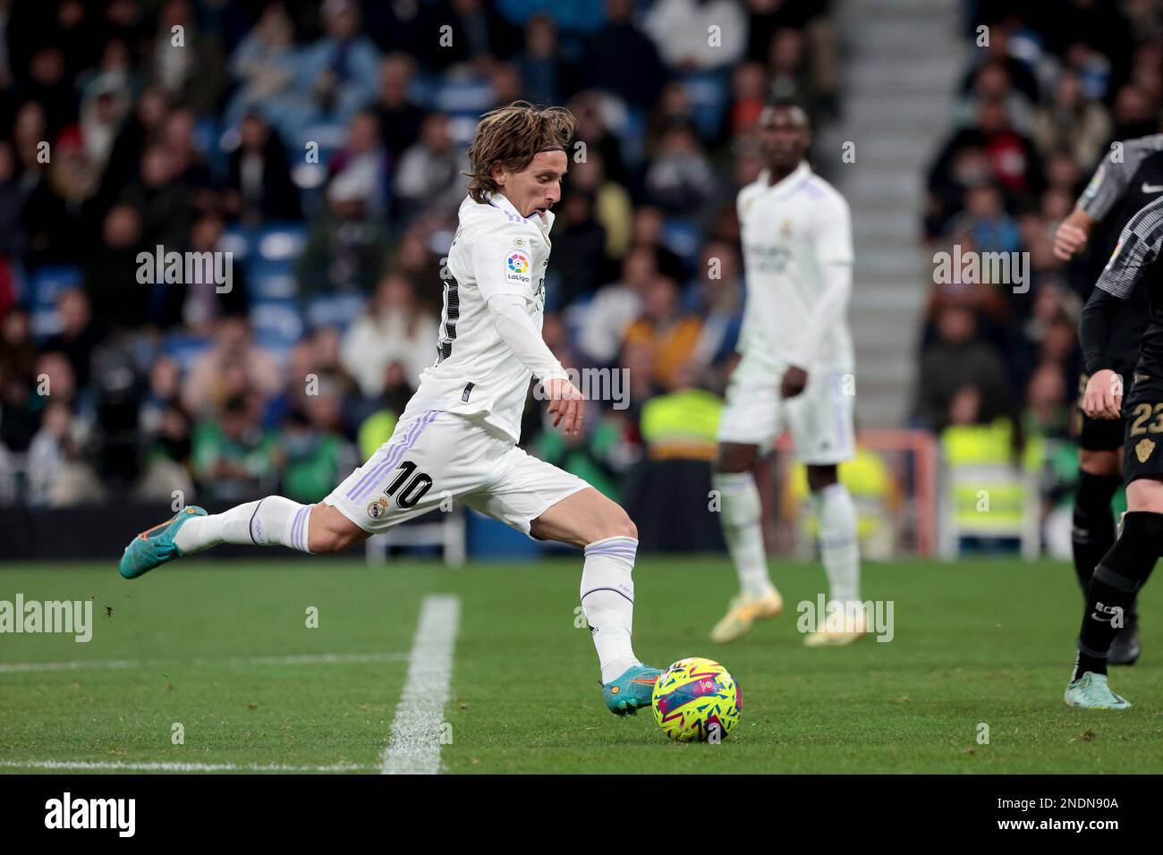 Madrid, Spanien. 15. Februar 2023. Madrid, Spanien; 02.15.2023.- Luca Modric erzielt Tor. Real Madrid gegen Elche, spanisches Fußballspiel La Liga am Spieltag 21 im Stadion Santiago Bernabeu in der Hauptstadt des Königreichs Spanien mit einem Ergebnis von 4-0 zugunsten von Real Madrid. Tore von Marco Asensio 8', Karim Benzema 31' (P), 45 1' (P) und Luca Modric 80' Gutschrift: Juan Carlos Rojas/dpa/Alamy Live News Stockfoto