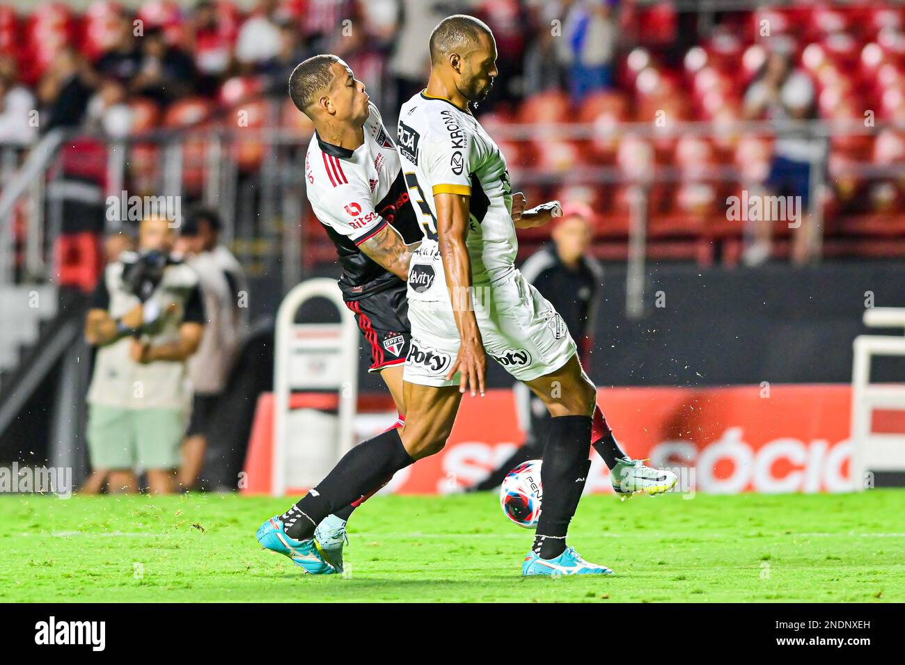 São PAULO, SP - 15.02.2023: São PAULO X INTER DE LIMEIRA - Caio Paulista do São Paulo während eines Spiels zwischen São Paulo und Inter de Limeira, gültig für die 9. Runde der Paulista-Meisterschaft 2023 und abgehalten in Estádio do Morumbi in São Paulo, SP. (Foto: Maurício Rummens/Fotoarena) Stockfoto