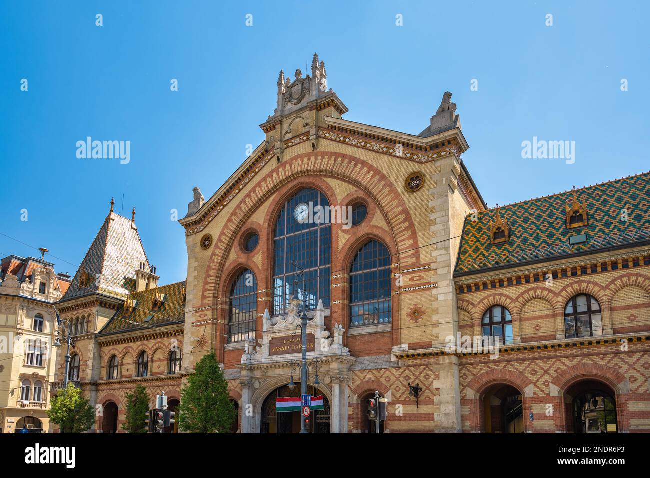Budapest, Ungarn - 19. April 2019: Skyline der Stadt in der Großen Markthalle von Budapest (zentrale Markthalle) Stockfoto