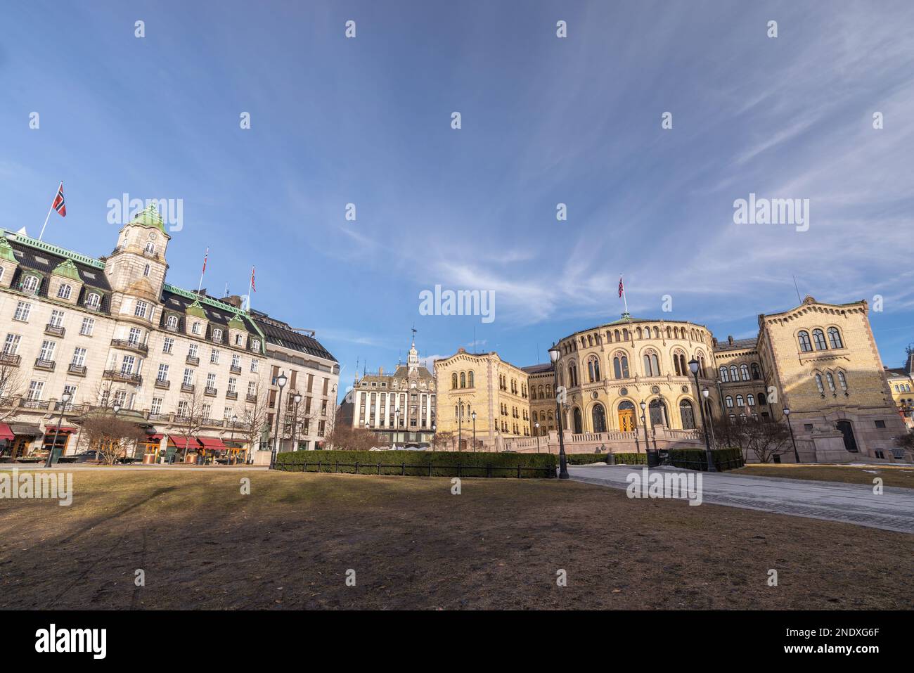 Oslo Norwegen, Skyline der Stadt im Studenterlunden Park und norwegisches Parlament Stockfoto