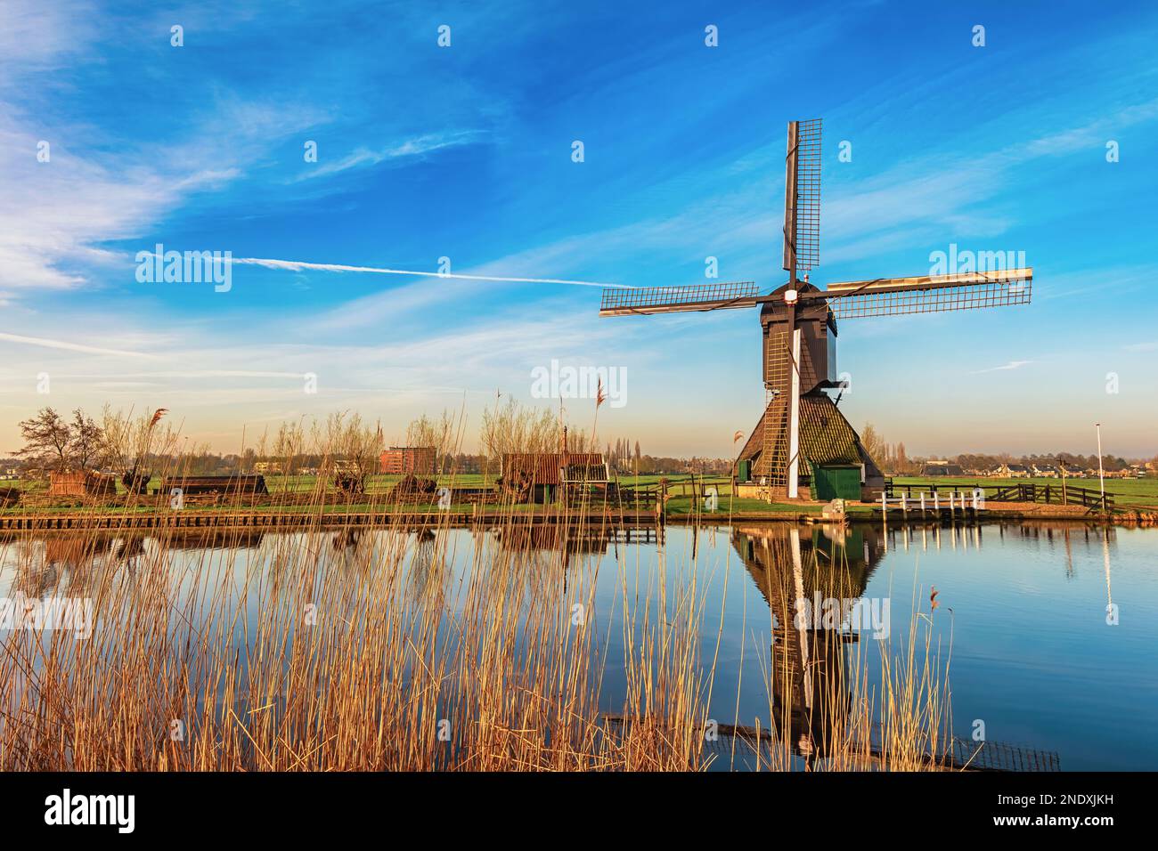 Rotterdam Niederlande, Naturlandschaft der niederländischen Windmühle im Kinderdijk Village Stockfoto