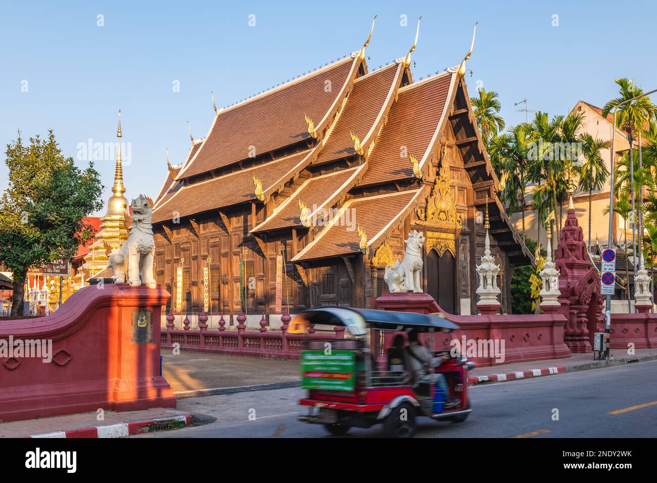 Wat Phan Tao, mit Teakholzhalle, in Chiang Mai, Thailand Stockfoto