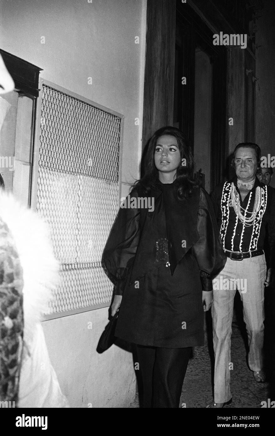 Princess-actress Ira von Fuerstenberg and Italian playboy Pierino Stacchi stroll in a street on the Isle of Capri, Italy on Sept. 11, 1969, where they are attending the Maremoda” (Sea Fashion) fashion carnival. During the two-day show, organized by Italian Count Rudy Crespi, 19 of Italy’s fashion designers will parade fun fashions for next summer. (AP Photo/Gianni Foggia) Stockfoto