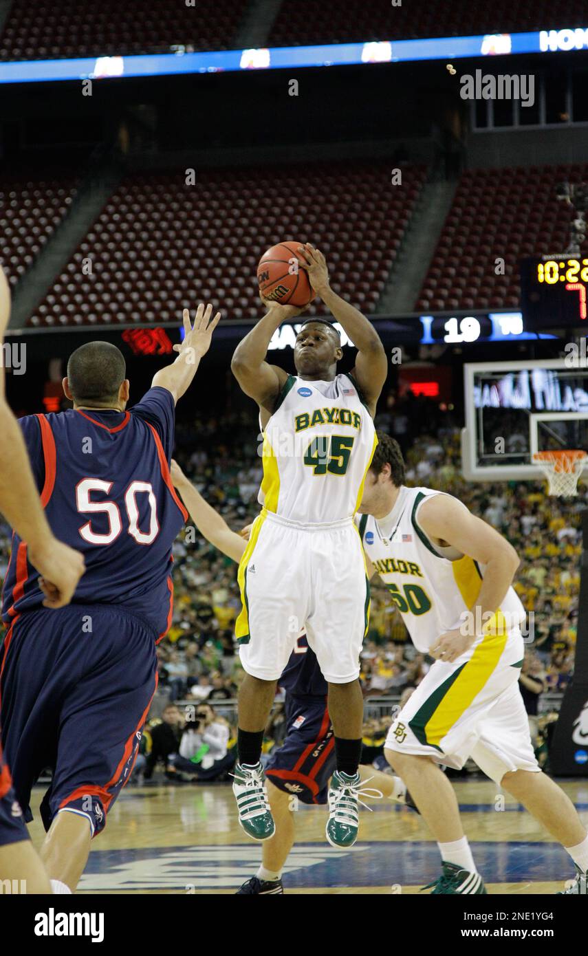 Baylor's Tweety Carter (45) shoots of an NCAA South Regional semifinal college basketball game in Houston, Friday, March 26, 2010. (AP Photo/David J. Phillip) Stockfoto