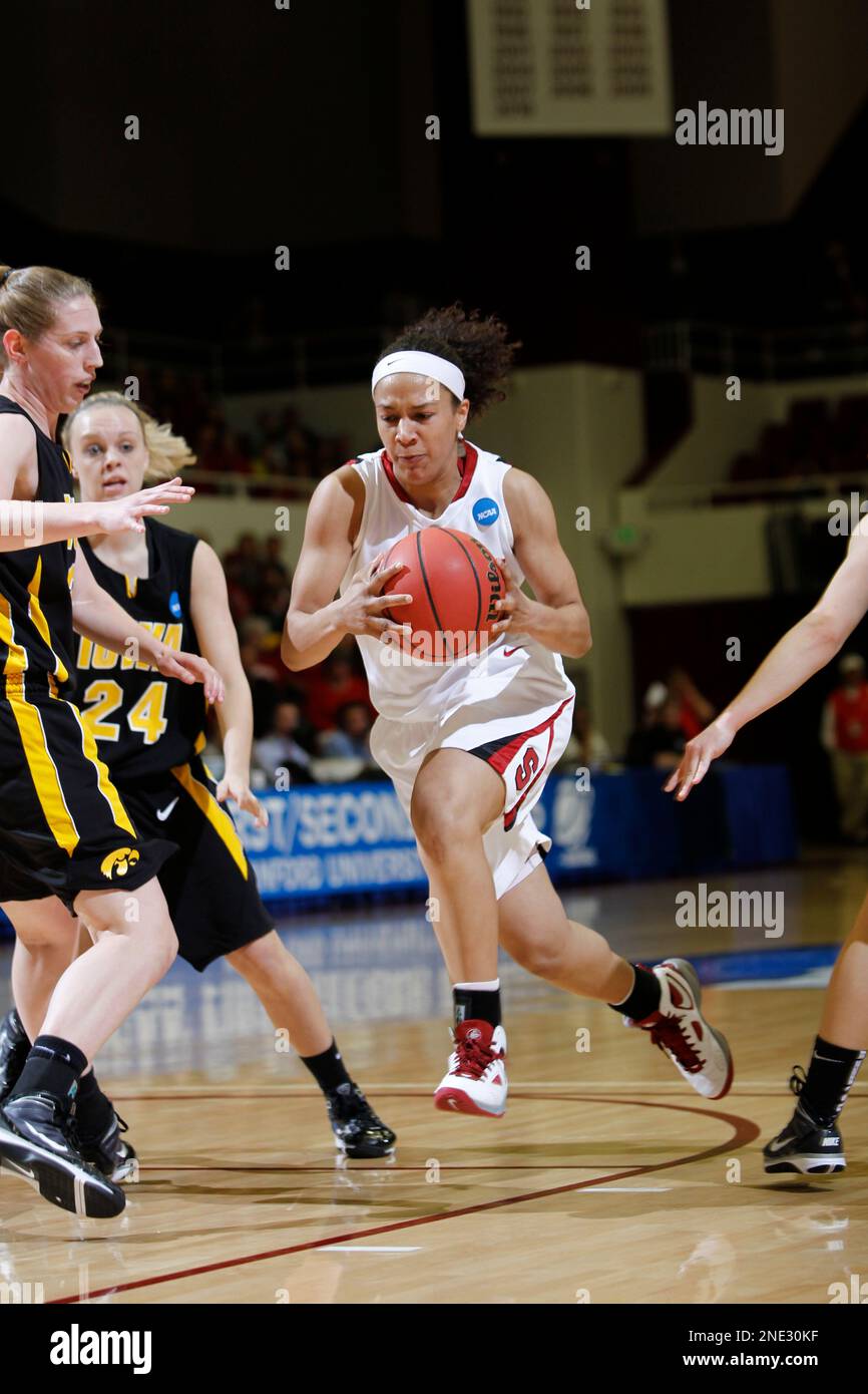 Stanford guard Rosalyn Gold-Onwude (21) in the first half of an NCAA second-round college basketball game in Stanford, Calif., Monday, March 22, 2010. (AP Photo/Paul Sakuma) Stockfoto