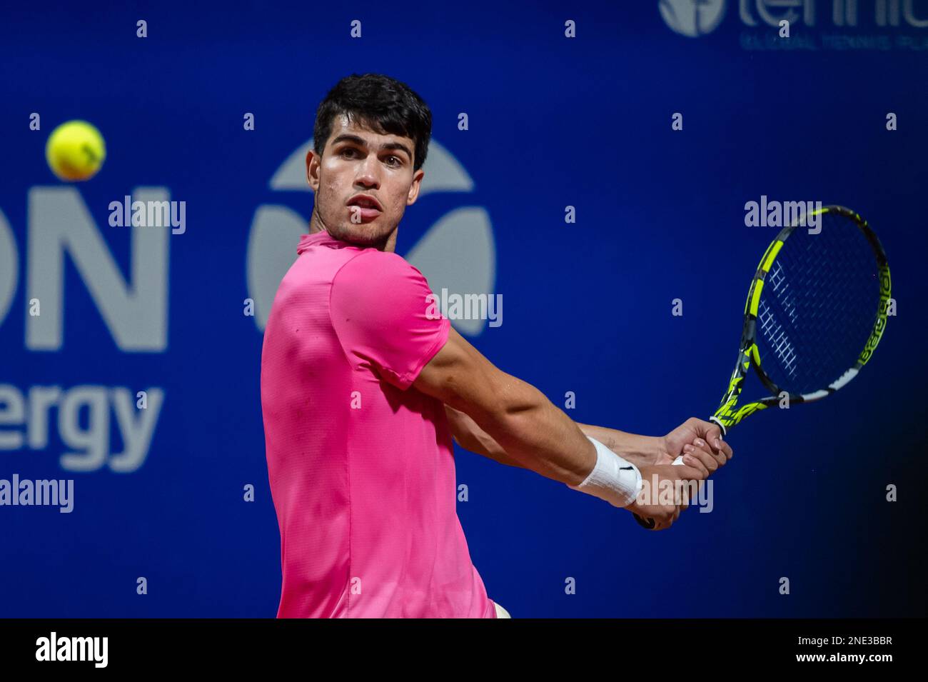 Buenos Aires, Argentinien. 15. Februar 2023. Carlos Alcaraz aus Spanien in Aktion während Runde 16 Singles des ATP 250 Argentina Open 2023 Spiels gegen Laslo Djere aus Serbien im Lawn Tennis Club Buenos Aires. Endergebnis: Carlos Alcaraz 2:1 Laslo Djere. Kredit: SOPA Images Limited/Alamy Live News Stockfoto