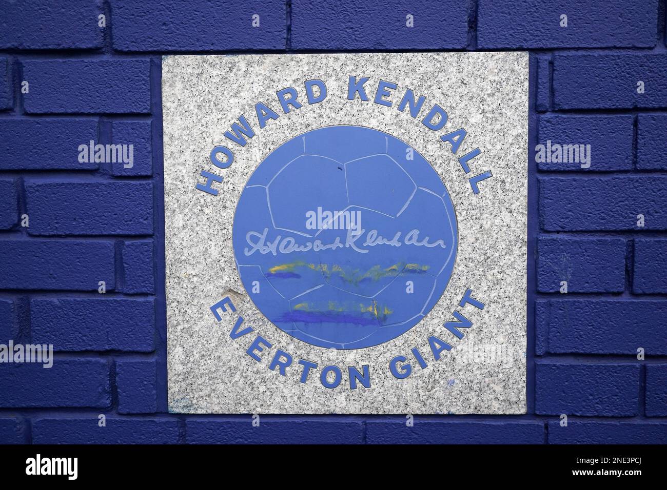 Die Heimat des Everton FC Goodison Park. Howard Kendall-Zeichen Stockfoto