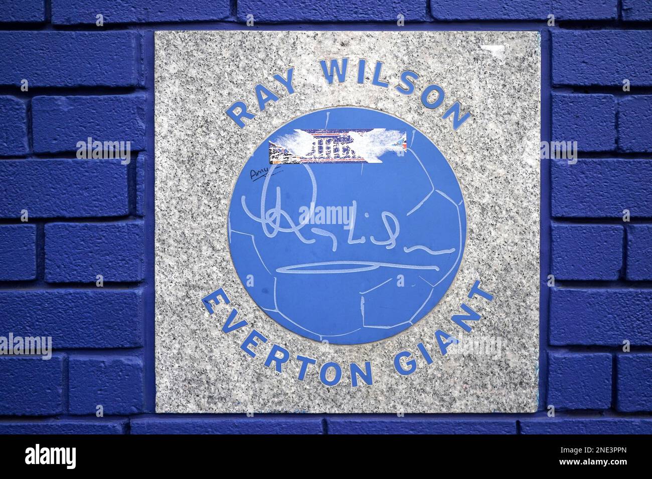 Die Heimat des Everton FC Goodison Park. Ray Wilson Unterschreiben Stockfoto