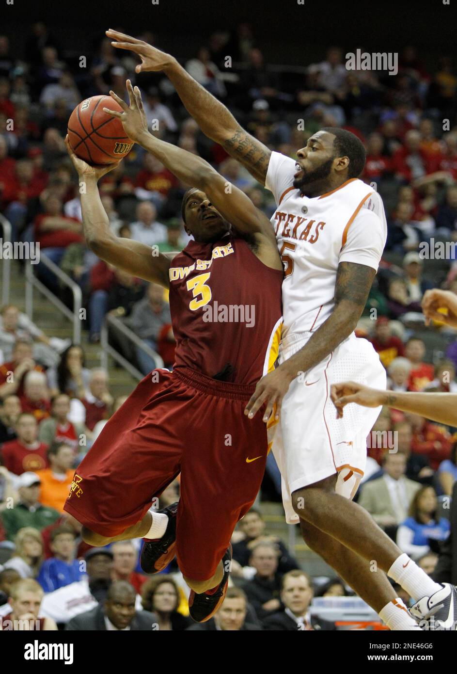 Iowa State's Marquis Gilstrap, left, drives to the basket past Texas forward Damion James during the second half of an NCAA college basketball game at the Big 12 Conference men's tournament, Wednesday, March 10, 2010, in Kansas City, Mo. Texas won 82-75. (AP Photo/Charlie Neibergall) Stockfoto