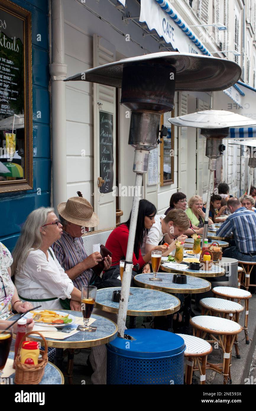 Frankreich, Paris, Straßencafés im Sacré-Coeur. Stockfoto