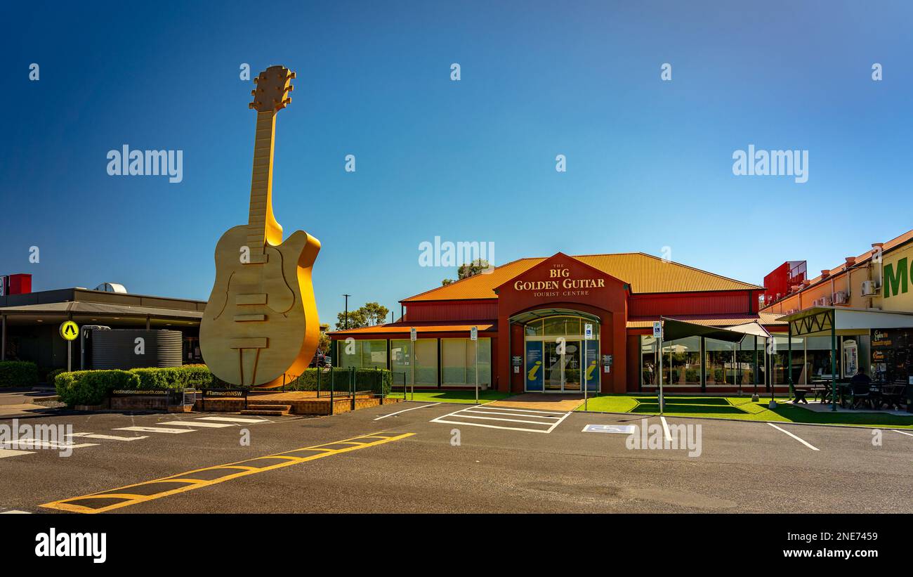 Tamworth, New South Wales, Australien - die große goldene Gitarrenskulptur Stockfoto