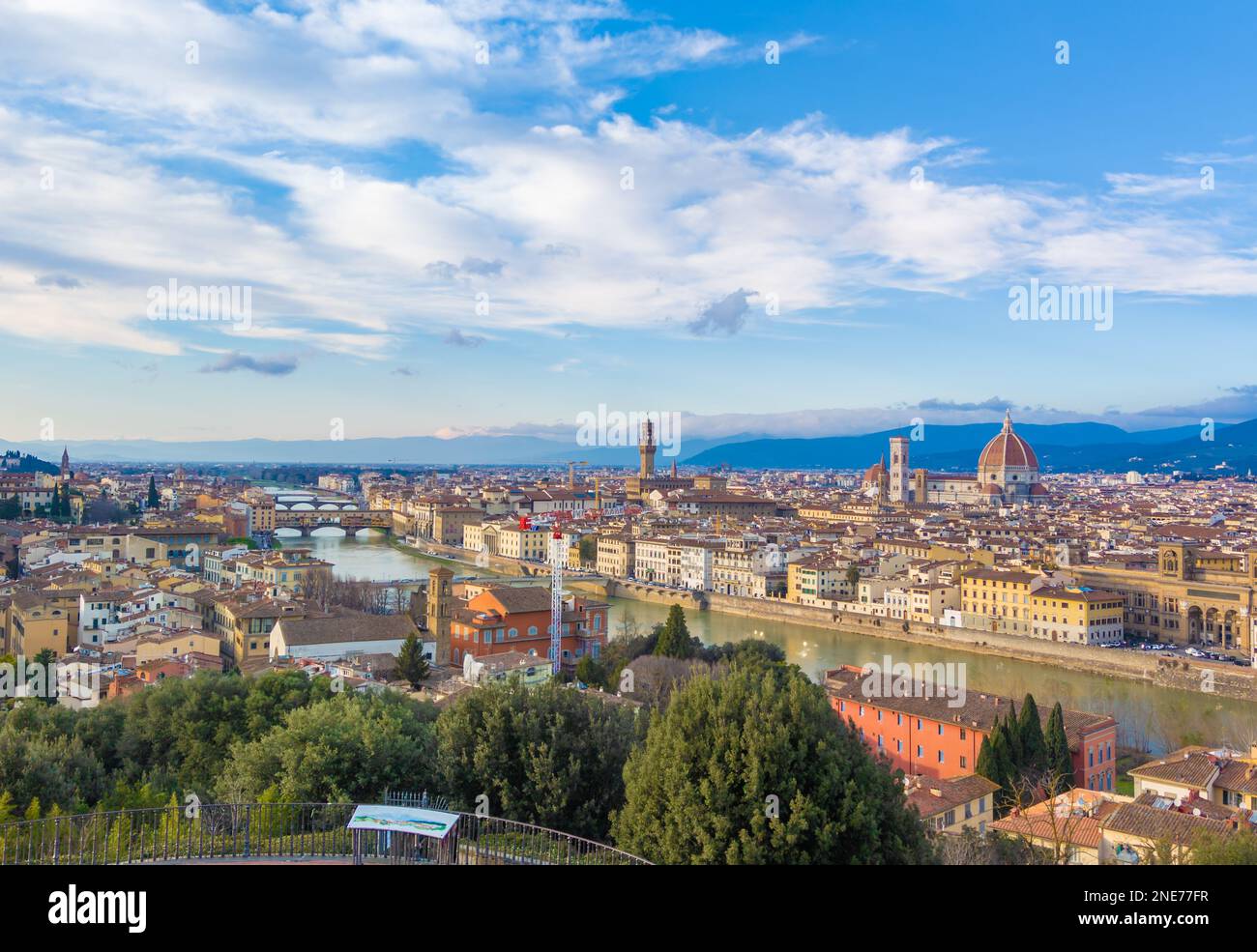 Firenze (Italien) - ein Blick auf das künstlerische historische Zentrum von Florenz, der Hauptstadt der Renaissancekultur und der Toskana, mit Ponte Vecchio, Boboli Stockfoto