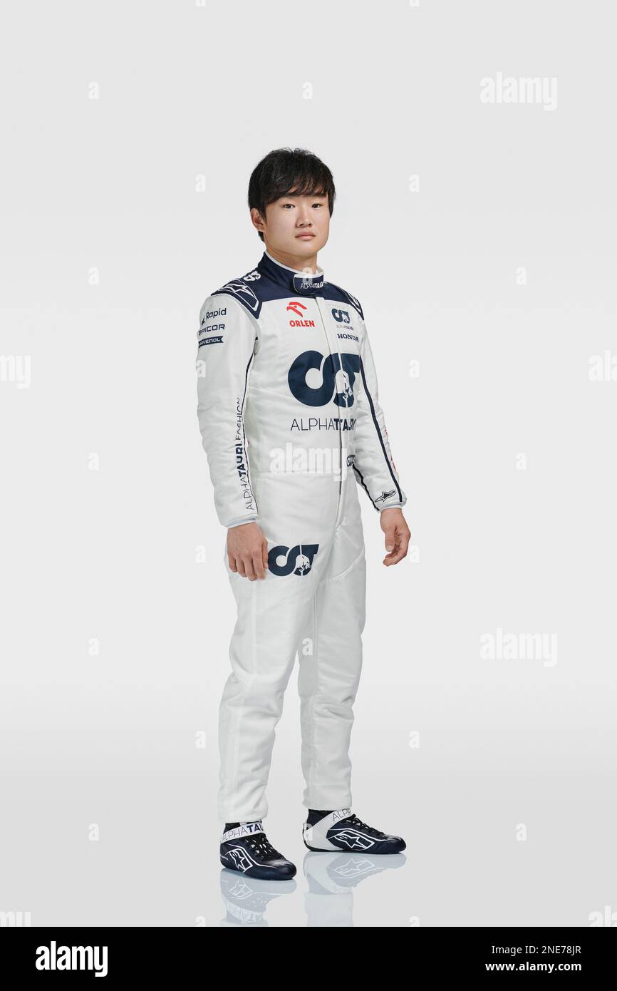 IMOLA, ITALIEN – 24. JANUAR: Scuderia Alpha Tauri F1 2023 Offizielles Trikottriessen mit Yuki Tsunoda am 24. Januar 2023 in Imola, Italien. Scuderia Alpha Tauri/ Via FUFA61 Stockfoto